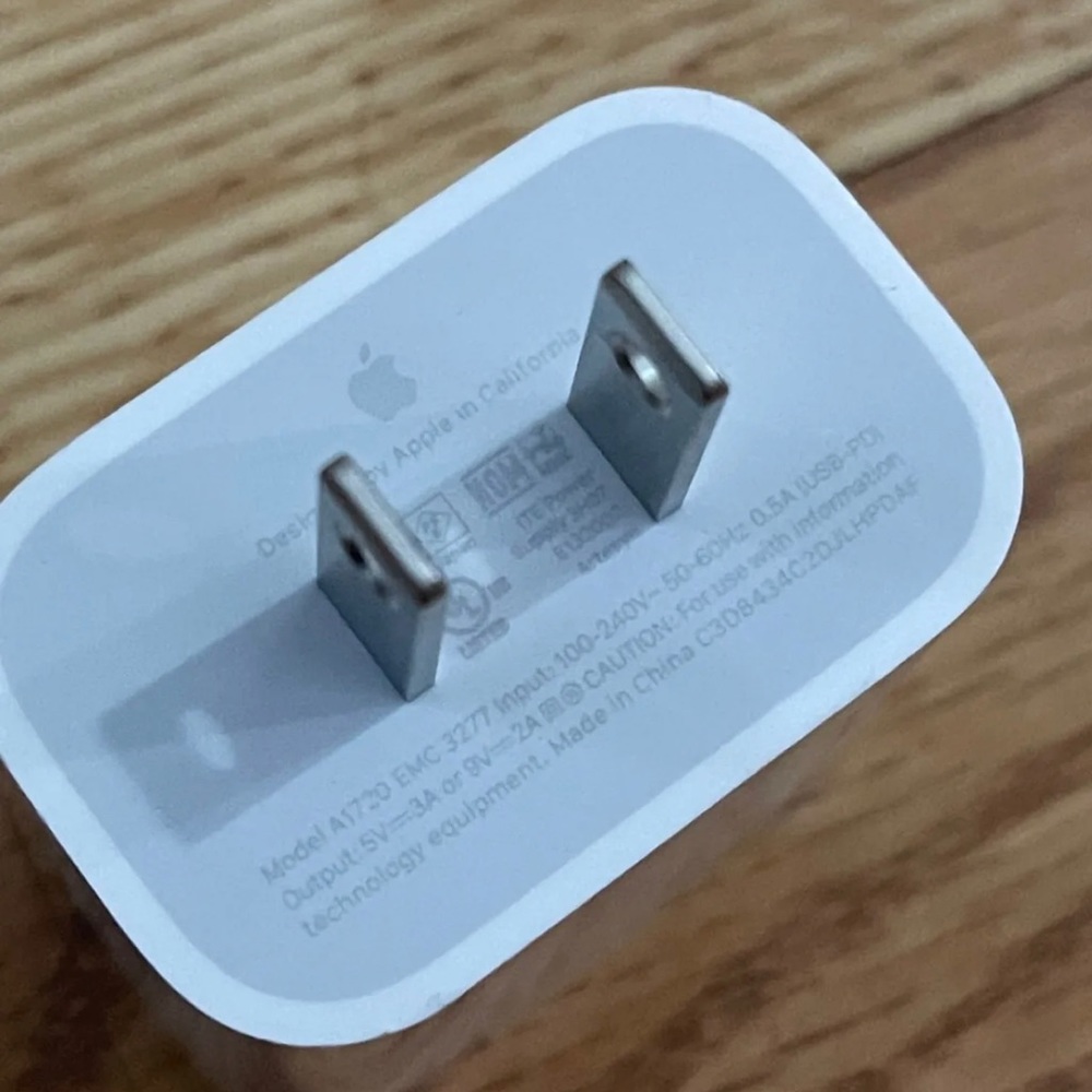 Apple wall adapter type c
